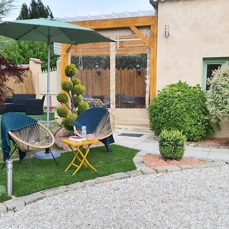 Les Du Bonheur Bed & Breakfast 3*