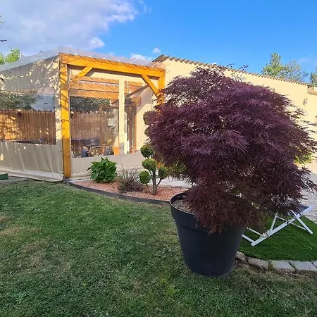 Les Du Bonheur Bed & Breakfast 3*